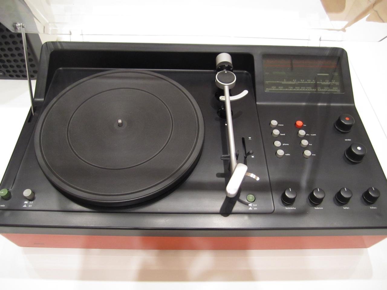 Turntable designed by Dieter Rams